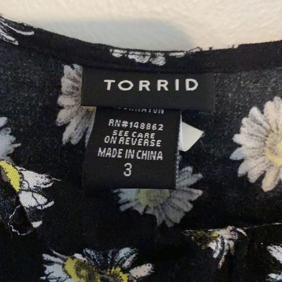 Torrid Daisy Print Sharkbite Ruffle Trim Cami - Picture 2 of 3